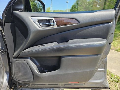 Used 2015 Nissan Pathfinder SL w/ SL Premium Package image 18
