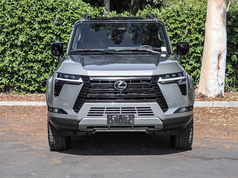 Used 2025 Lexus GX 550 AWD/4WD image 2