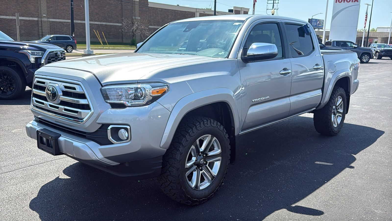 Used 2019 Toyota Tacoma Limited AWD/4WD image 3