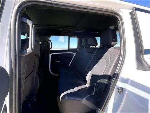 Used 2025 Land Rover Defender 110 S image 31
