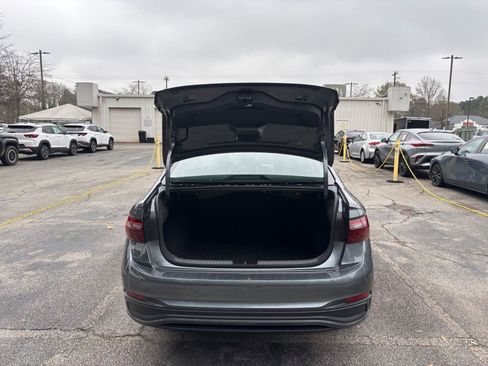 Used 2025 Volkswagen Jetta SE image 31