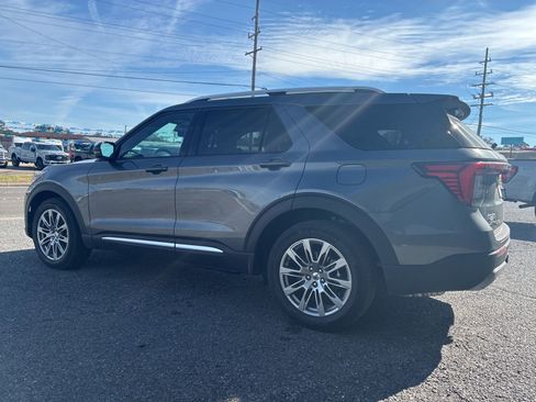 Used 2025 Ford Explorer Platinum image 5