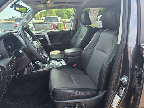 Used 2019 Toyota 4Runner SR5 Premium AWD/4WD image 4