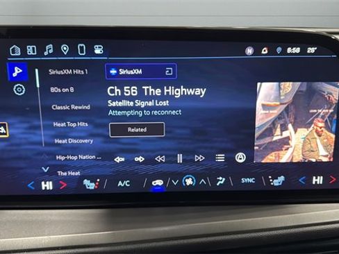 Used 2025 Chevrolet Traverse LT image 13