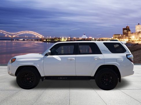 Used 2021 Toyota 4Runner TRD Off-Road Premium image 2