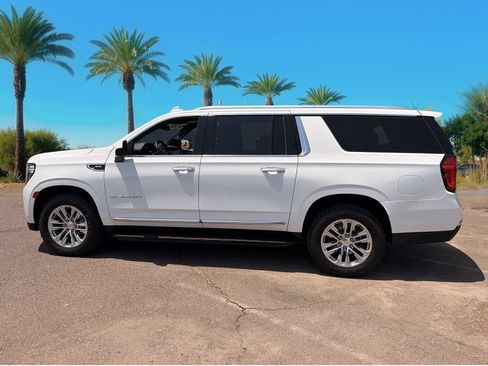 Used 2023 GMC Yukon XL SLT AWD/4WD image 2