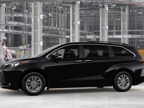 New 2026 Toyota Sienna XLE FWD image 3