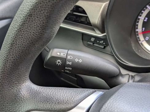 Used 2020 Toyota Highlander L FWD image 25