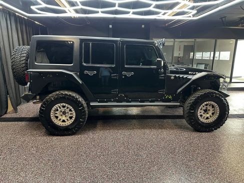 Used 2017 Jeep Wrangler Unlimited Rubicon AWD/4WD image 8