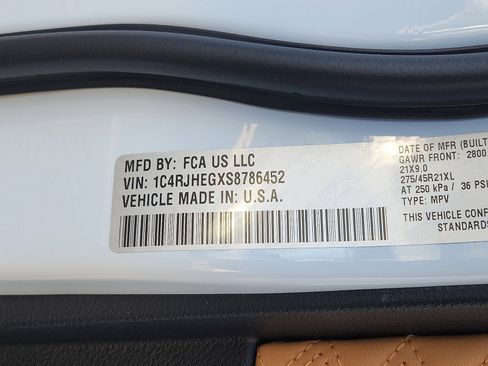 New 2025 Jeep Grand Cherokee Summit w/ Obsidian Package image 16