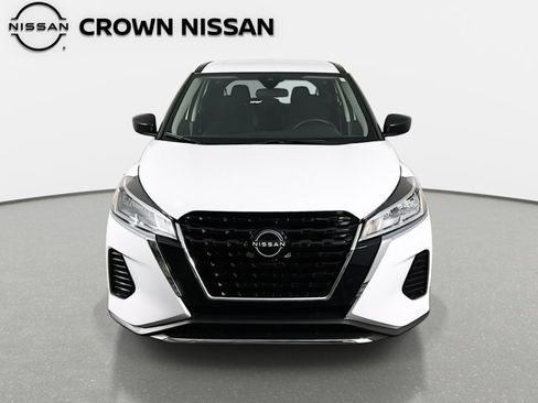 Certified 2025 Nissan Kicks Play S image 2