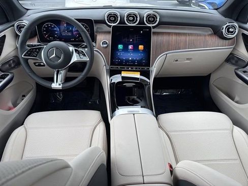 Used 2026 Mercedes-Benz GLC 300 4MATIC image 9