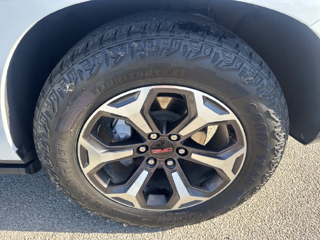 Used 2025 GMC Yukon AT4 Ultimate AWD/4WD image 10