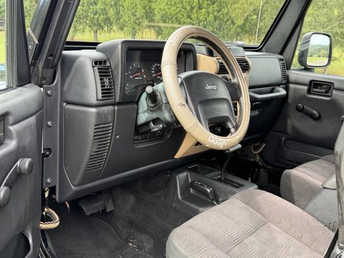 Used 2004 Jeep Wrangler 4WD image 8