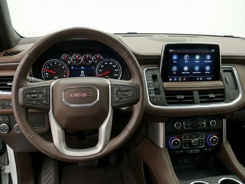Certified 2022 GMC Yukon SLT image 3