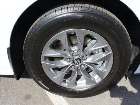 Certified 2026 Toyota Sienna XLE FWD image 23