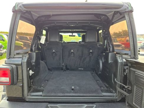 Used 2022 Jeep Wrangler Unlimited Rubicon w/ Xtreme Recon 35" Tire Package AWD/4WD image 33