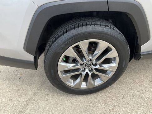 Used 2019 Toyota RAV4 Limited w/ Cold Weather Package FWD image 15
