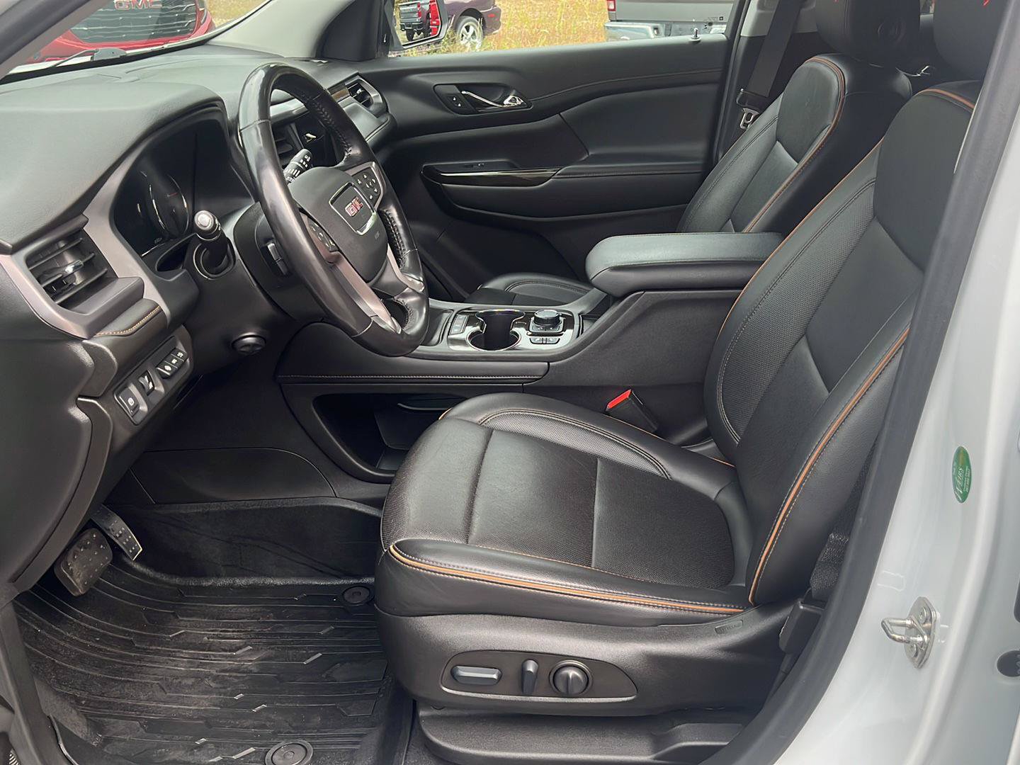 Used 2022 GMC Acadia AT4 w/ Technology Package AWD/4WD image 12