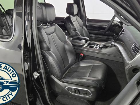 Used 2024 Jeep Wagoneer L Series II w/ Flexible Seating Group AWD/4WD image 45