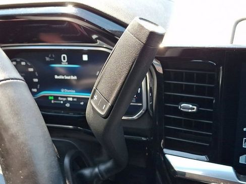 Used 2022 Chevrolet Silverado 1500 LT AWD/4WD image 16