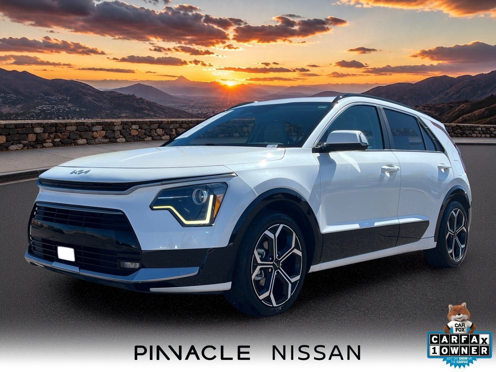 Used 2024 Kia Niro EX Touring FWD image 1