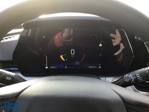 Used 2025 Chevrolet Trax LT image 31