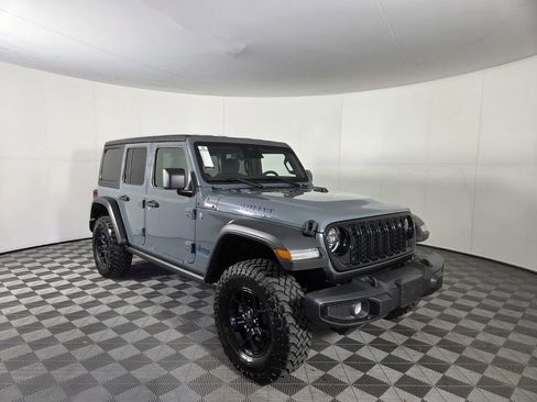 Used 2025 Jeep Wrangler Willys image 2