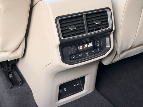 Used 2025 Volkswagen Atlas SEL Premium R-Line AWD/4WD image 18