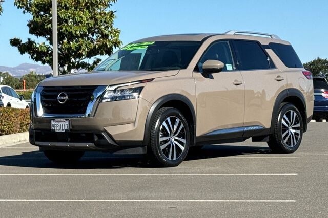 Used 2023 Nissan Pathfinder Platinum w/ Cargo Package AWD/4WD image 8