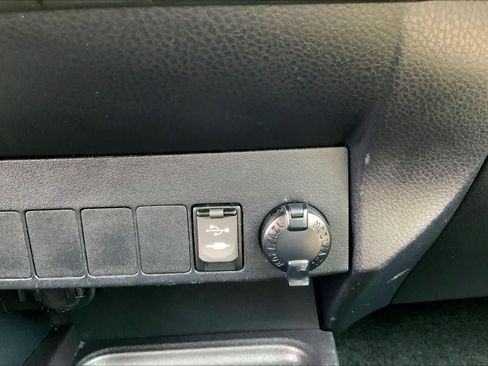 Used 2017 Toyota RAV4 XLE AWD/4WD image 36