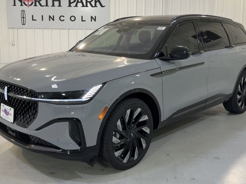 New 2026 Lincoln Nautilus Reserve image 5