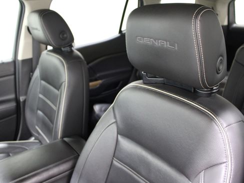 Used 2019 GMC Acadia Denali FWD image 4