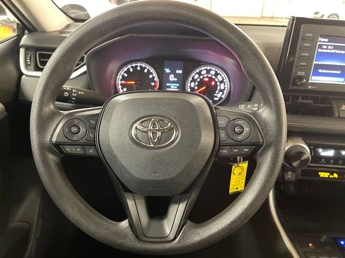 Used 2021 Toyota RAV4 LE image 14