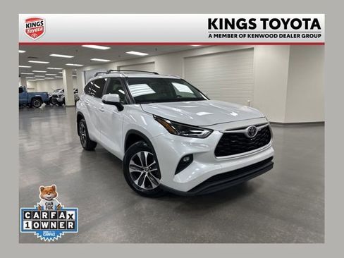 Used 2023 Toyota Highlander XLE AWD/4WD image 1
