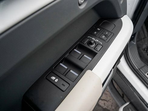 Used 2023 Land Rover Defender 130 First Edition image 11