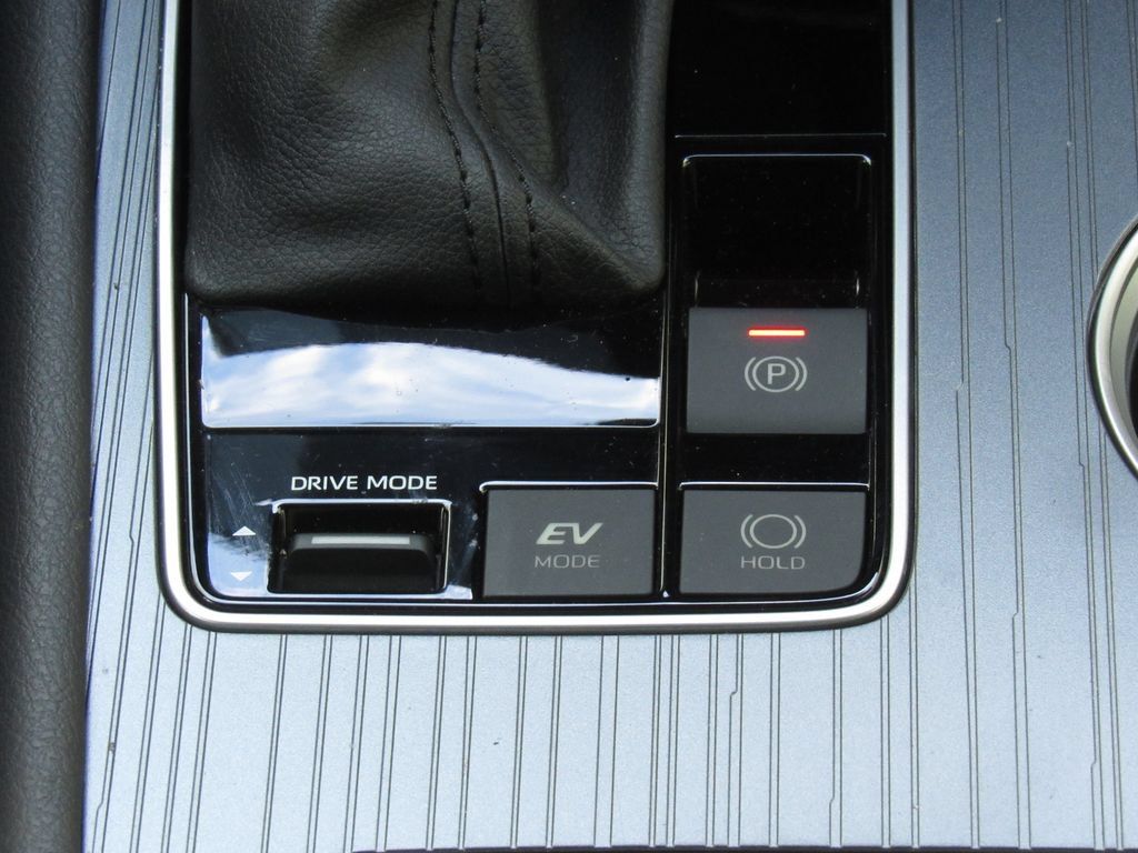 Used 2025 Toyota Sienna XLE FWD image 34