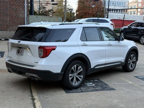 Used 2020 Ford Explorer Platinum w/ Premium Technology Package image 5