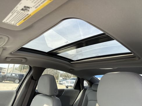 Used 2016 Chevrolet Malibu Premier w/ Driver Confidence Package image 33