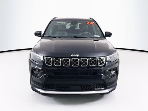 Used 2024 Jeep Compass Limited image 3