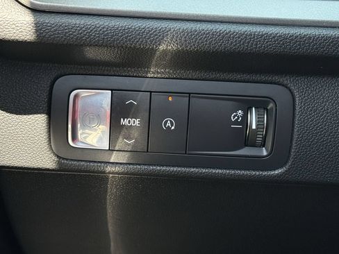 Used 2025 Chevrolet Traverse LT FWD image 22