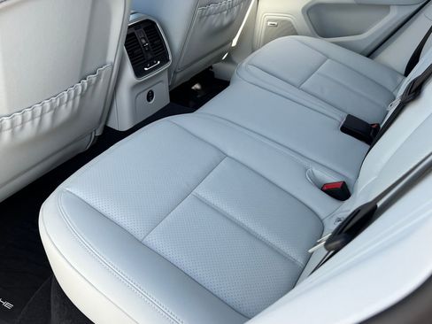 New 2026 Porsche Macan S image 18