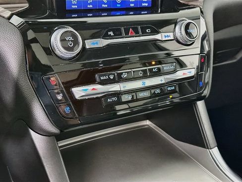 Certified 2023 Ford Explorer Limited w/ Limited Technology Package AWD/4WD image 23