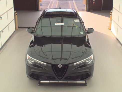 Used 2022 Alfa Romeo Stelvio Veloce image 3