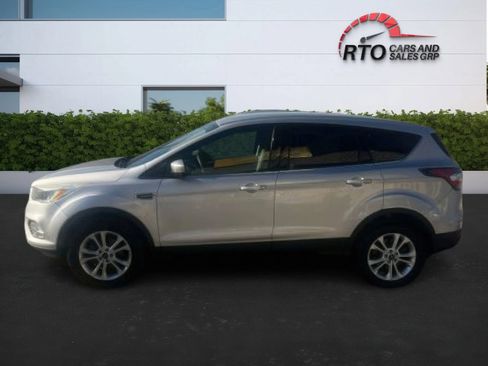 Used 2017 Ford Escape SE image 3