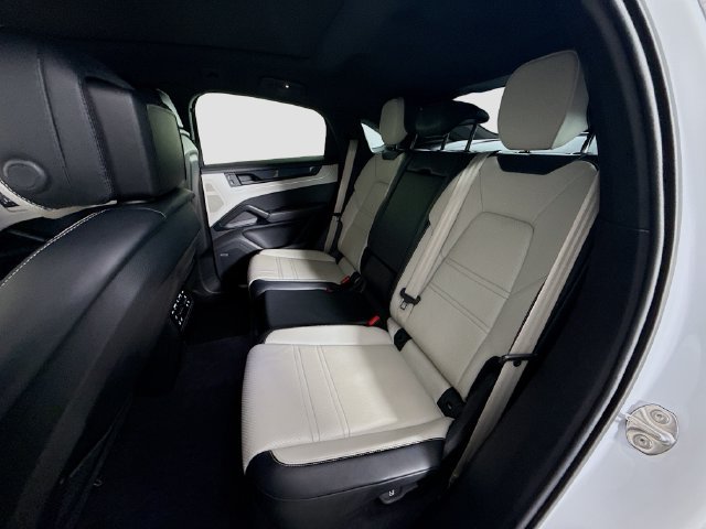 Used 2024 Porsche Cayenne Coupe AWD/4WD image 24