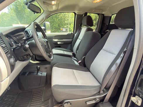 Used 2008 Chevrolet Silverado 2500 W/T AWD/4WD image 2
