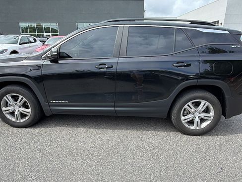 Used 2022 GMC Terrain SLE w/ Driver Convenience Package AWD/4WD image 11