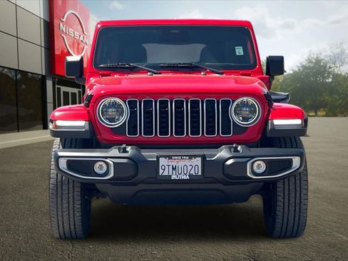 Used 2025 Jeep Wrangler Unlimited Sahara AWD/4WD image 11