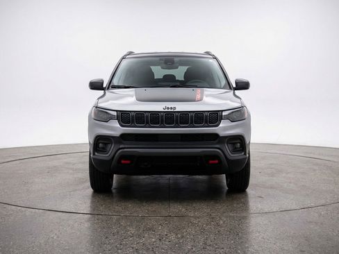 Used 2025 Jeep Compass Trailhawk AWD/4WD image 2
